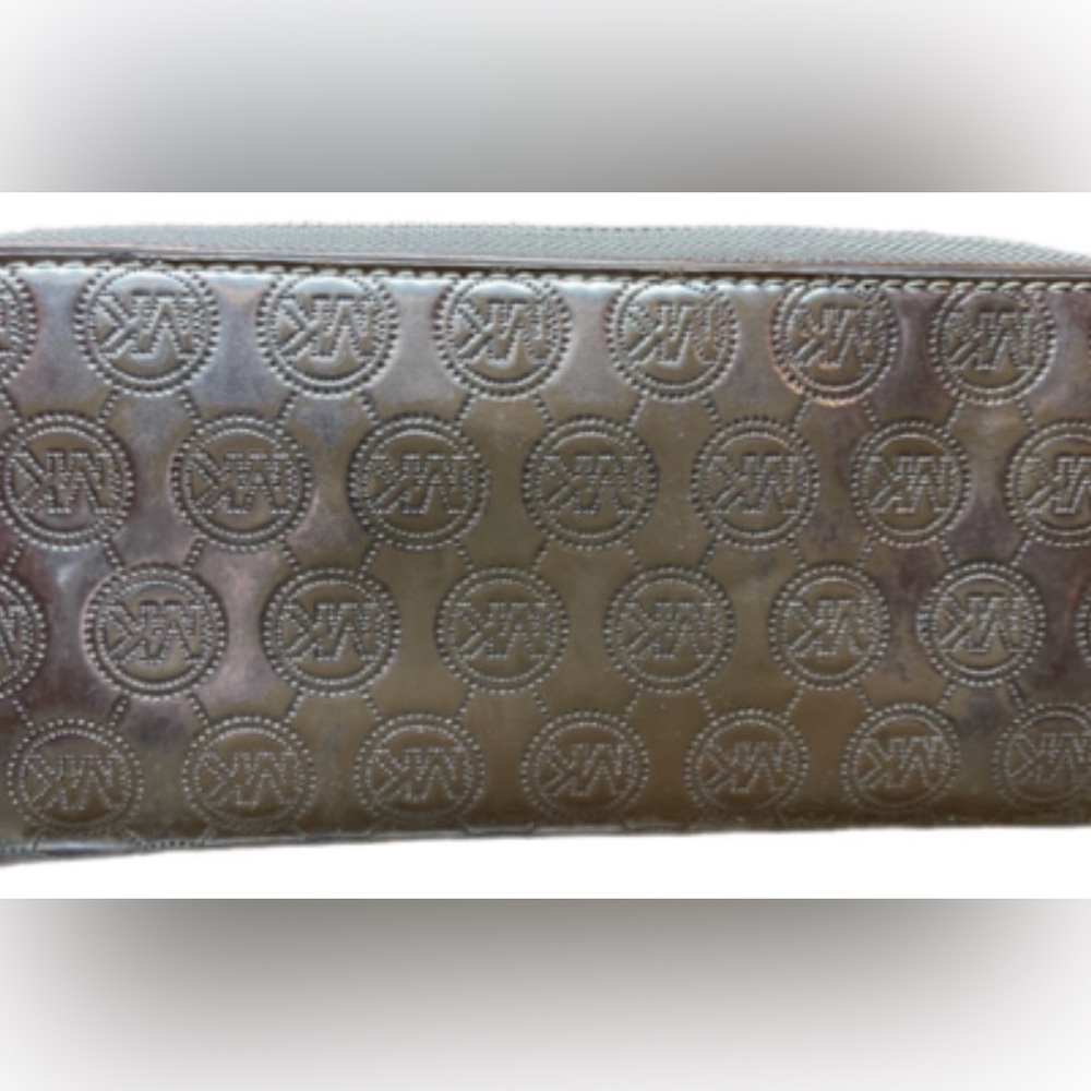 Michael Kors Silver Wallet - Picture 3 of 9